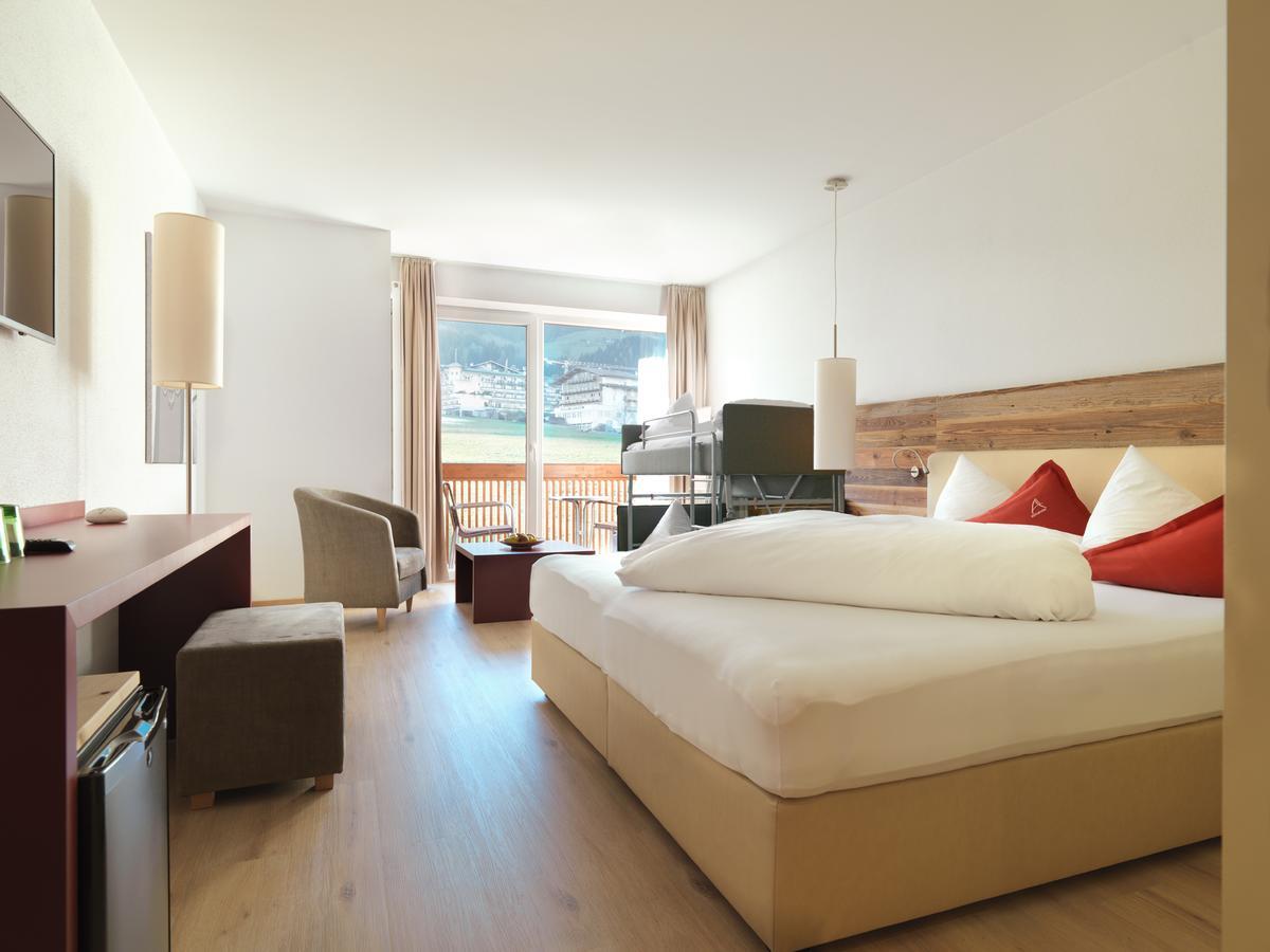 פוגן Alpina Zillertal . Family Lifestyle Kinderhotel מראה חיצוני תמונה